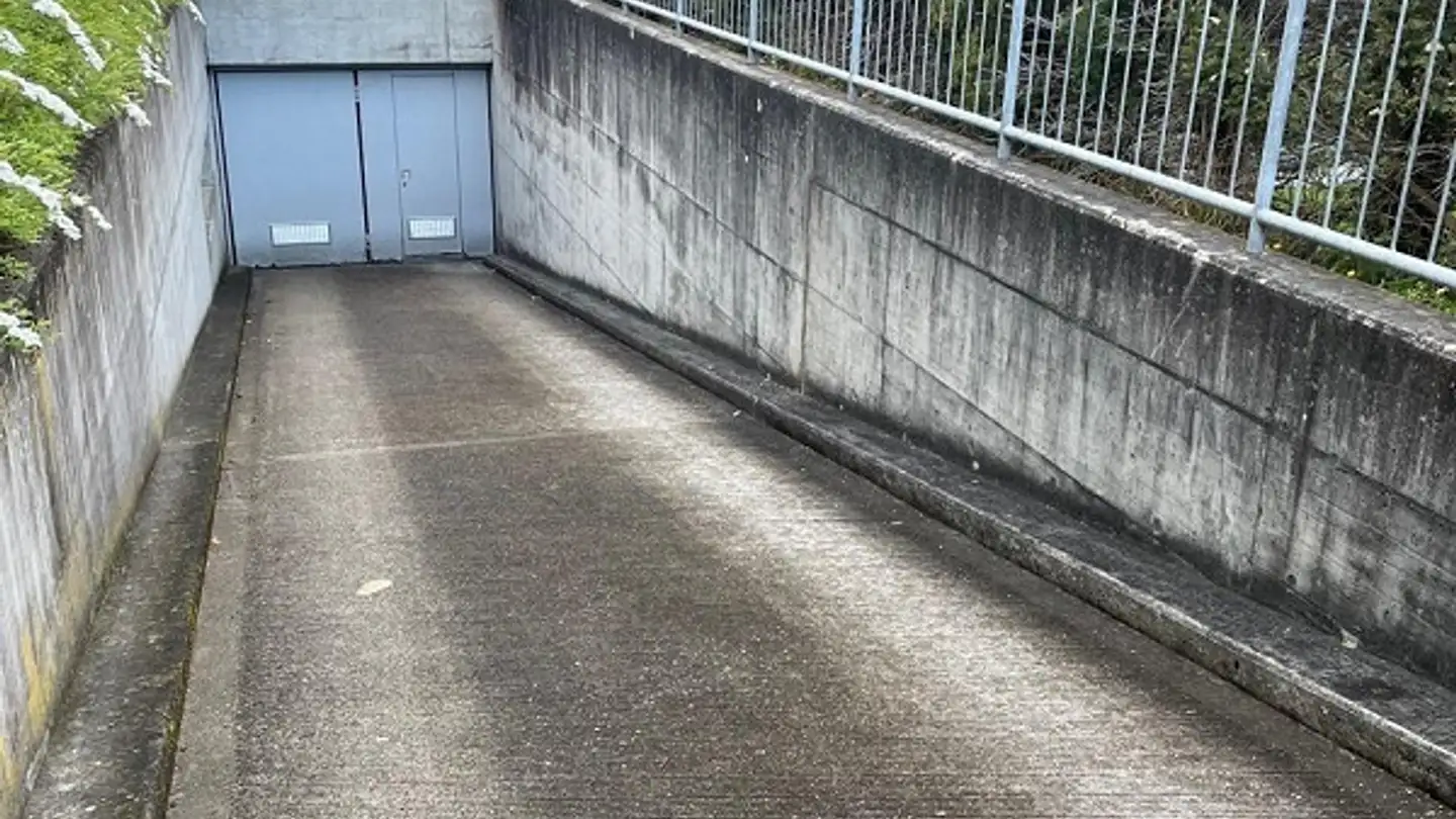 Tiefgaragenstellplatz mieten - Bollwerkstrasse 30a, 4102 Binningen