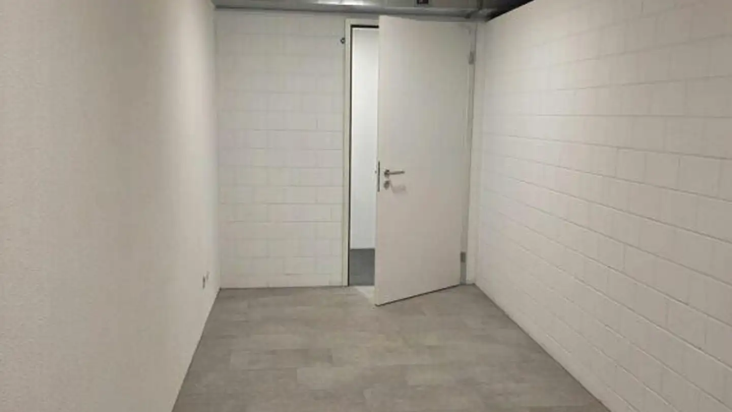 Storage space for sale - Via Delle Vigne 91, 6648 Minusio