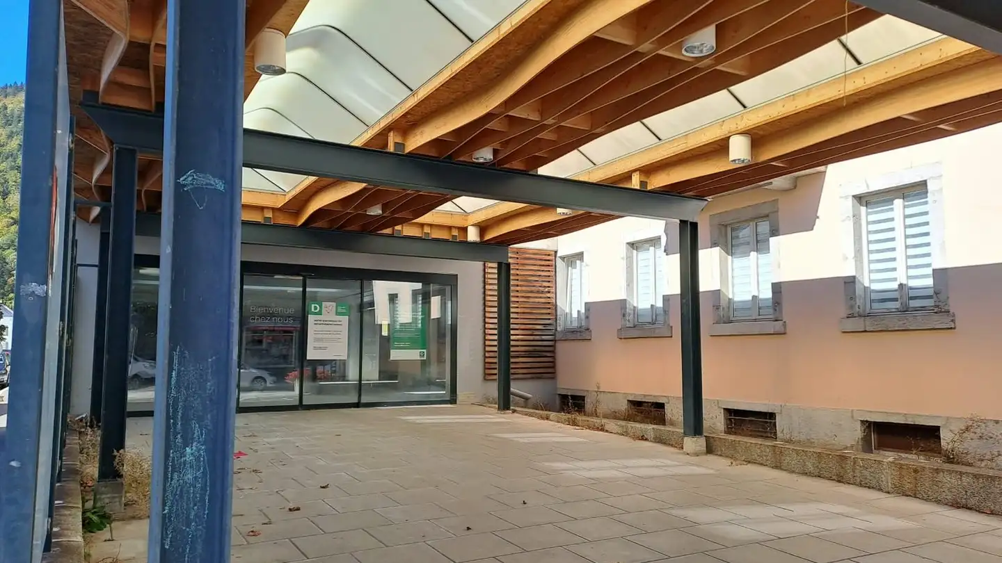 Negozio in affitto - Rue Du Pont 1, 2114 Fleurier - Foto 2