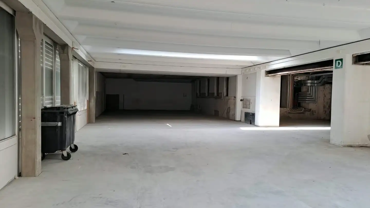 Negozio in affitto - Rue Du Pont 1, 2114 Fleurier - Foto 3