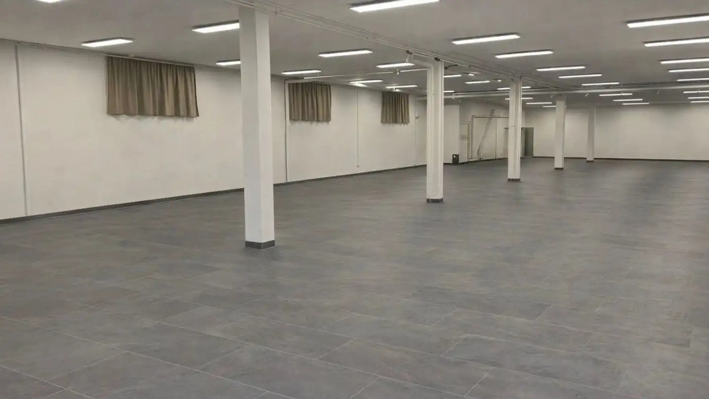 Shop for sale - Ruessenstrasse 11, 6340 Baar - Photo 2