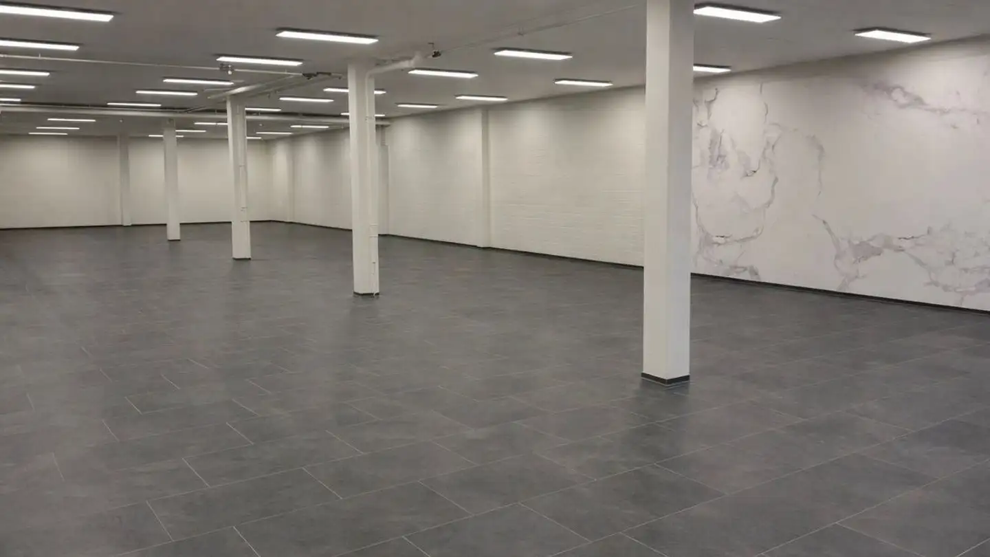 Shop for sale - Ruessenstrasse 11, 6340 Baar