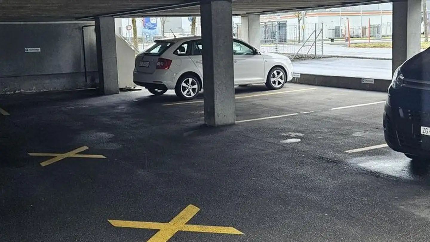 Place de parking extérieure à louer - Alte Steinhauserstrasse 10, 6330 Cham