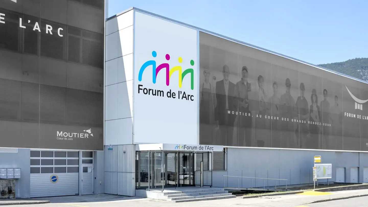 Covered parking space for rent - Rue Industrielle, 2740 Moutier - Photo 2