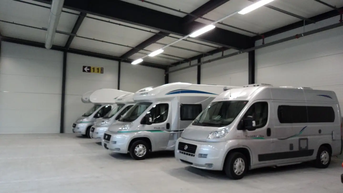 Covered parking space for rent - Rue Industrielle, 2740 Moutier - Photo 3