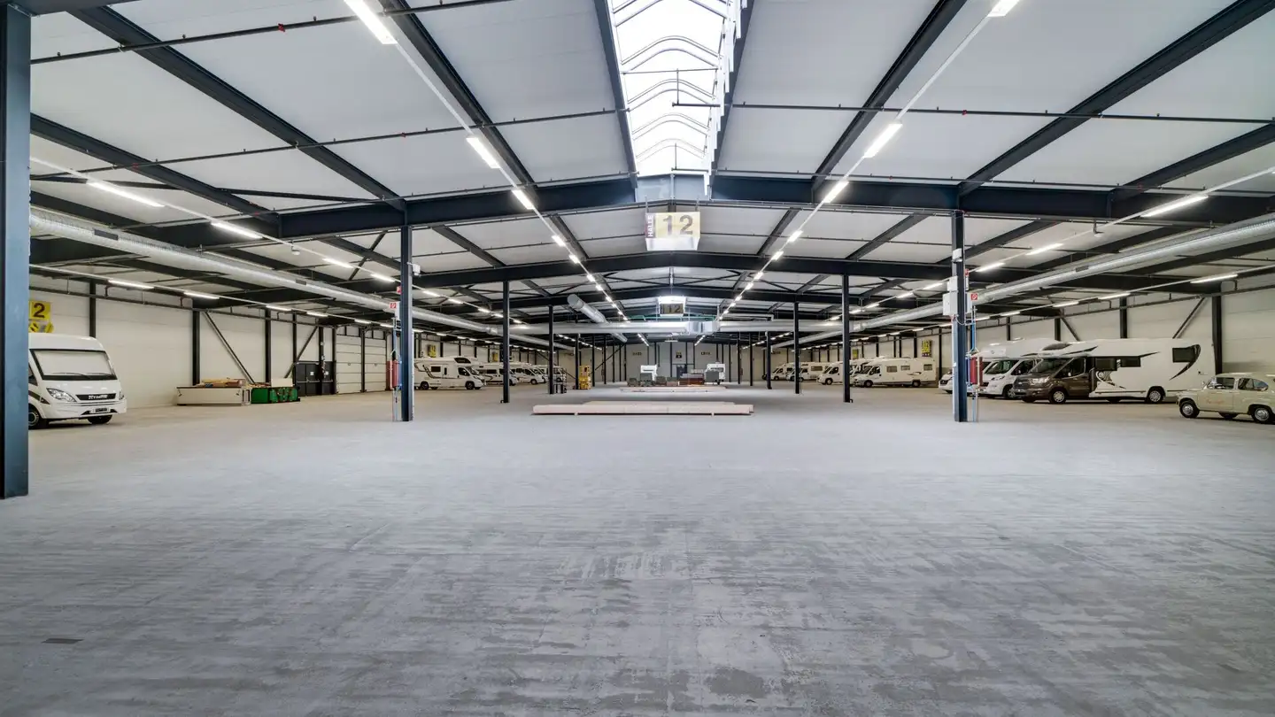 Covered parking space for rent - Rue Industrielle, 2740 Moutier - Photo 4