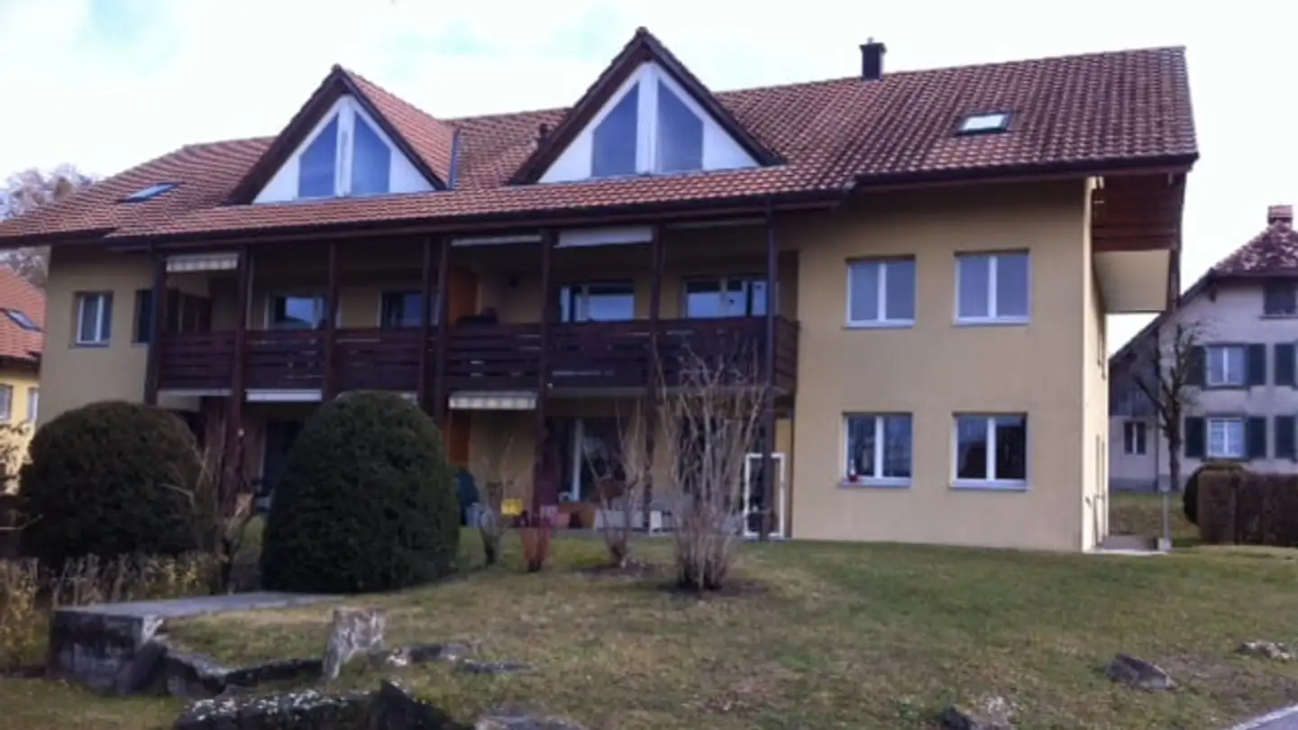 Attique à louer - Maedergässli 17, 1794 Salvenach