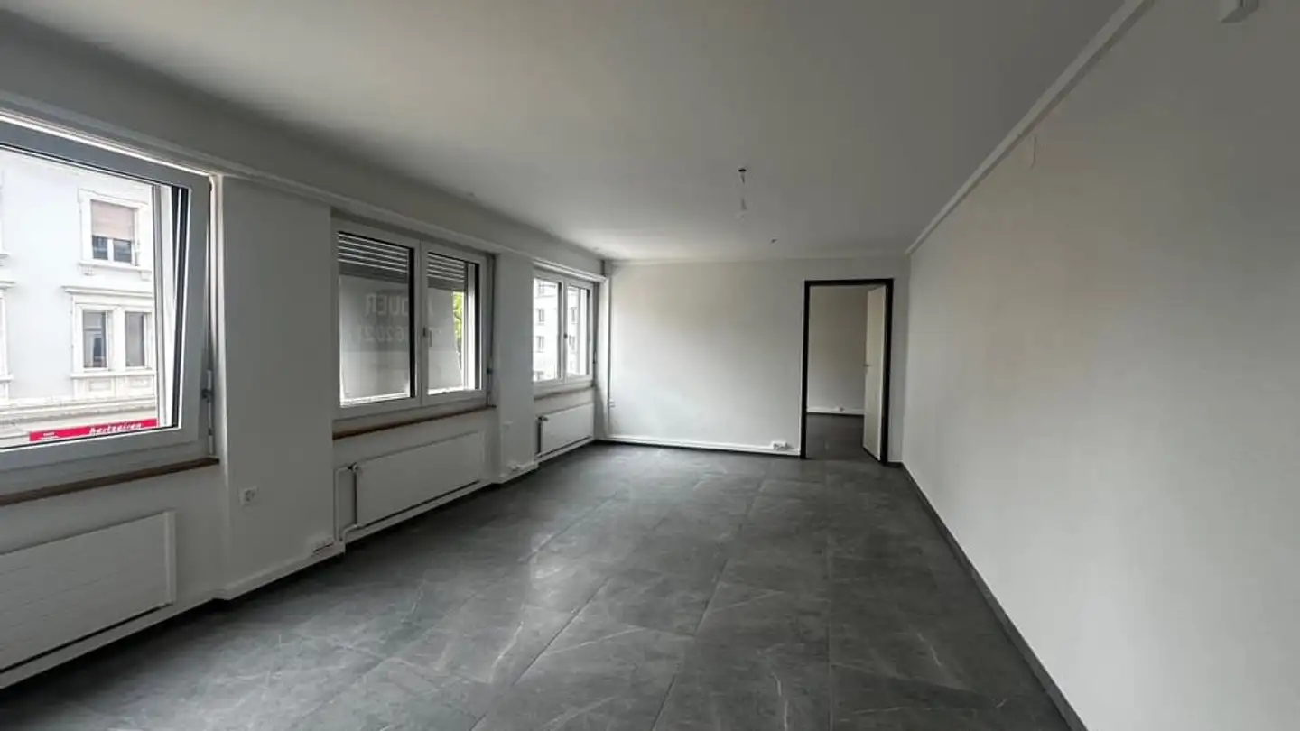 Commercial à louer - Avenue De La Gare 49, 2800 Delémont