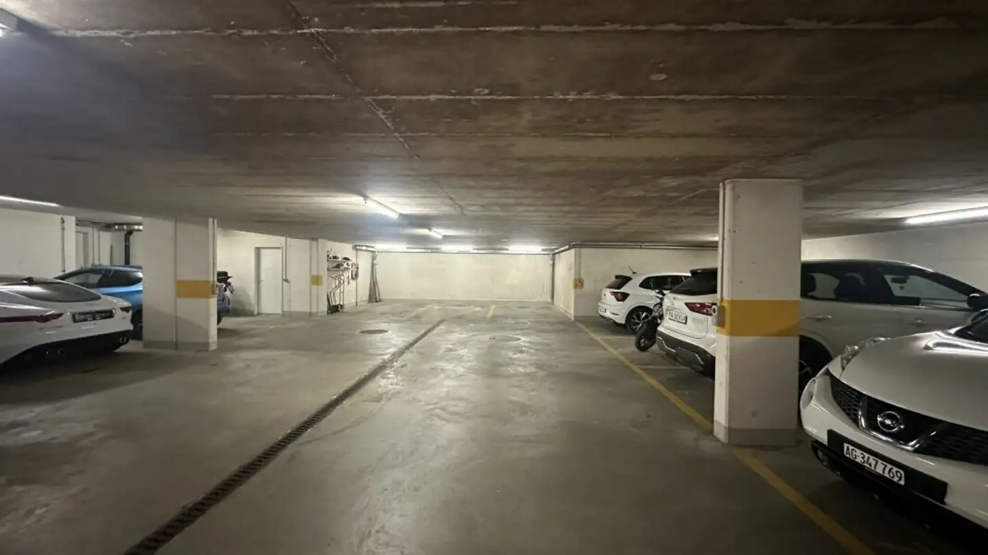 Tiefgaragenstellplatz mieten - Schützenstrasse 7, 8962 Bergdietikon