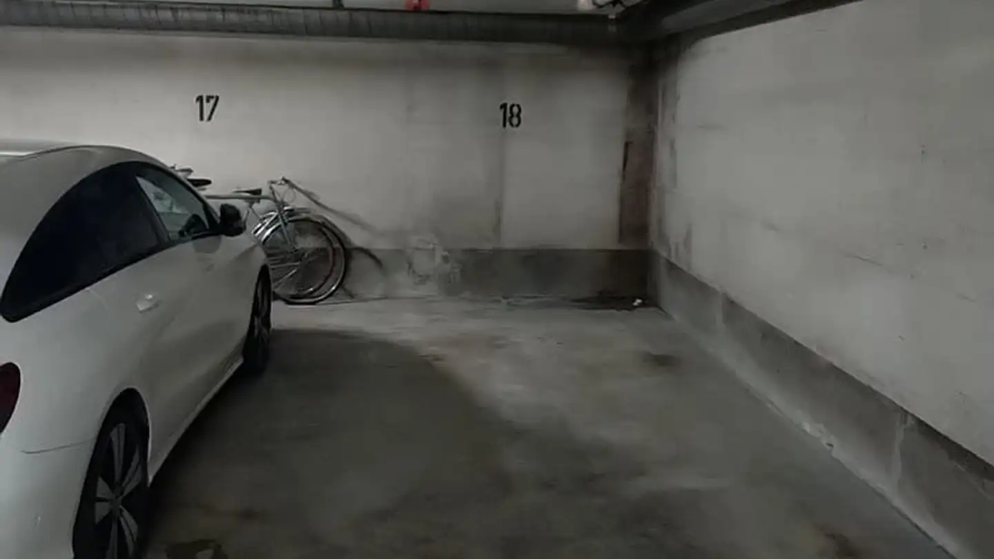 Tiefgaragenstellplatz mieten - 8047 Zürich