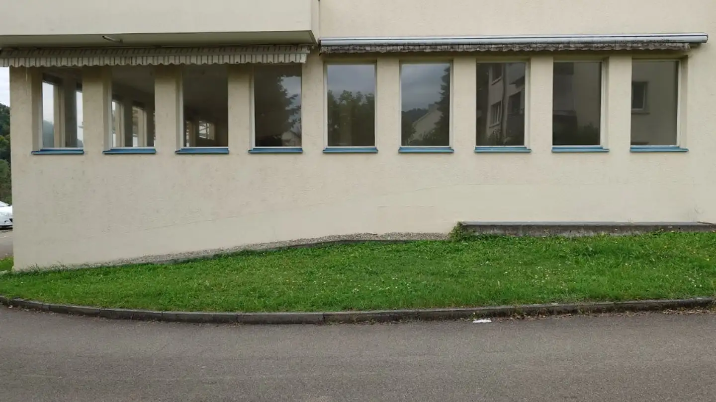Commercial à louer - Sellenbüren 2, 8143 Stallikon