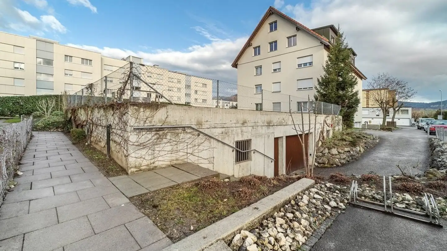 Indoor motorbike parking space for rent - Neumattstrasse 25, 4657 Dulliken