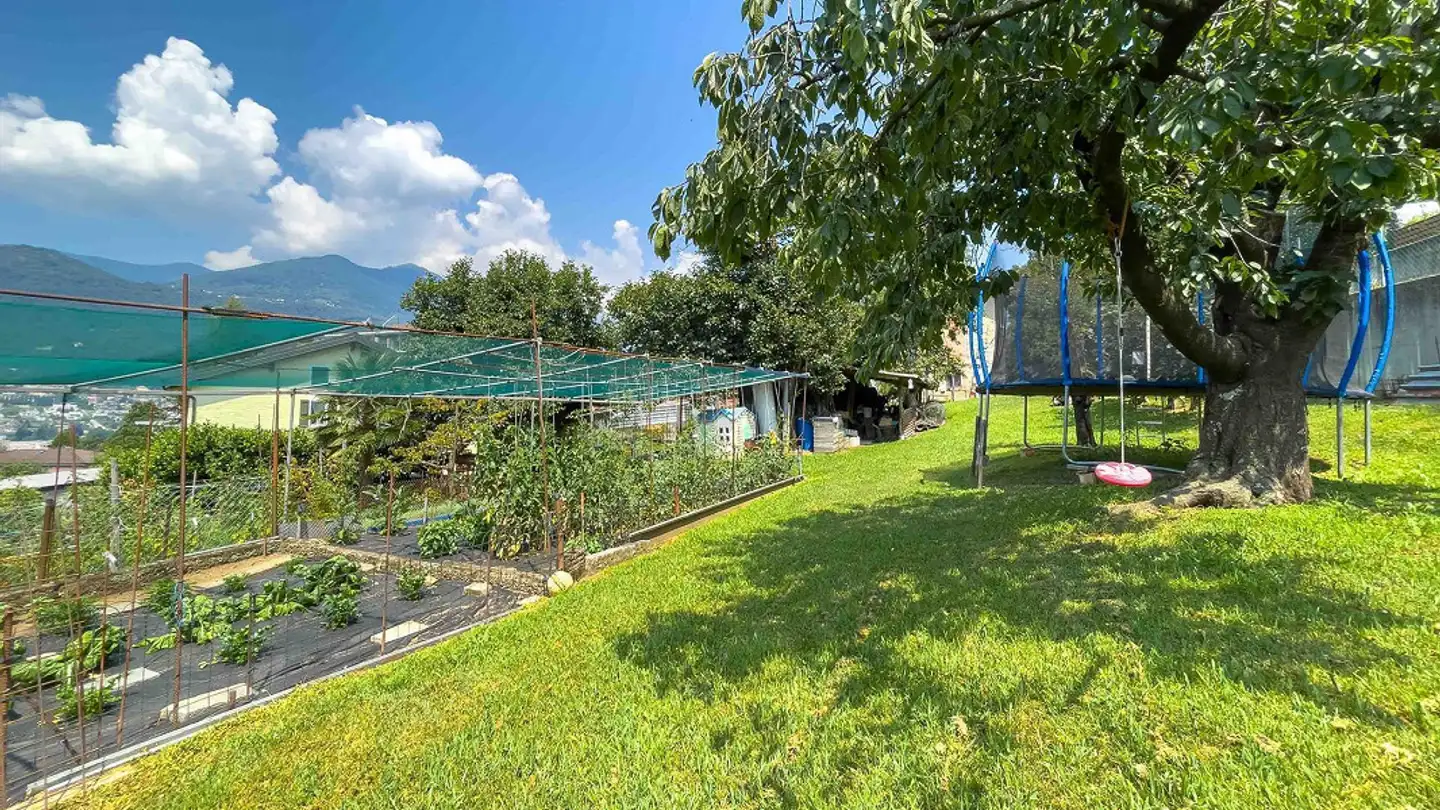 Constructible plot for sale - 6814 Cadempino