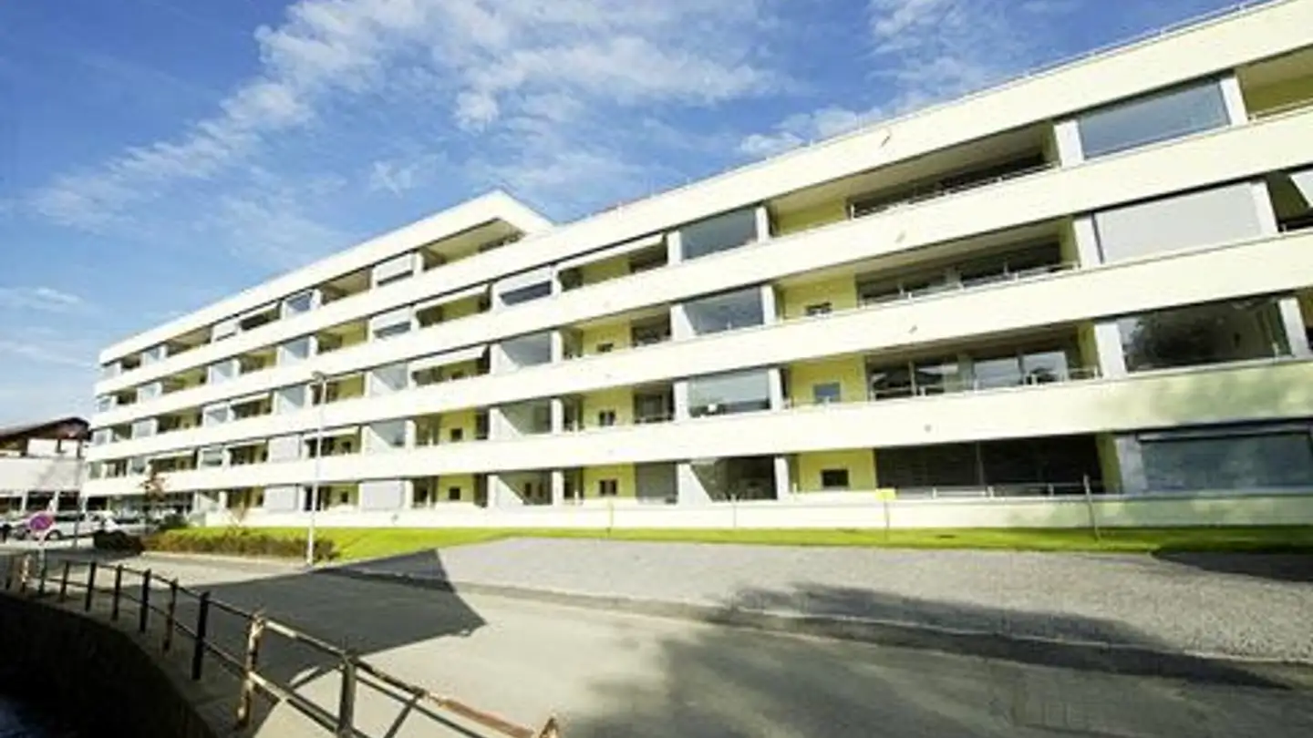 Tiefgaragenstellplatz mieten - Bachstrasse 13, 8902 Urdorf