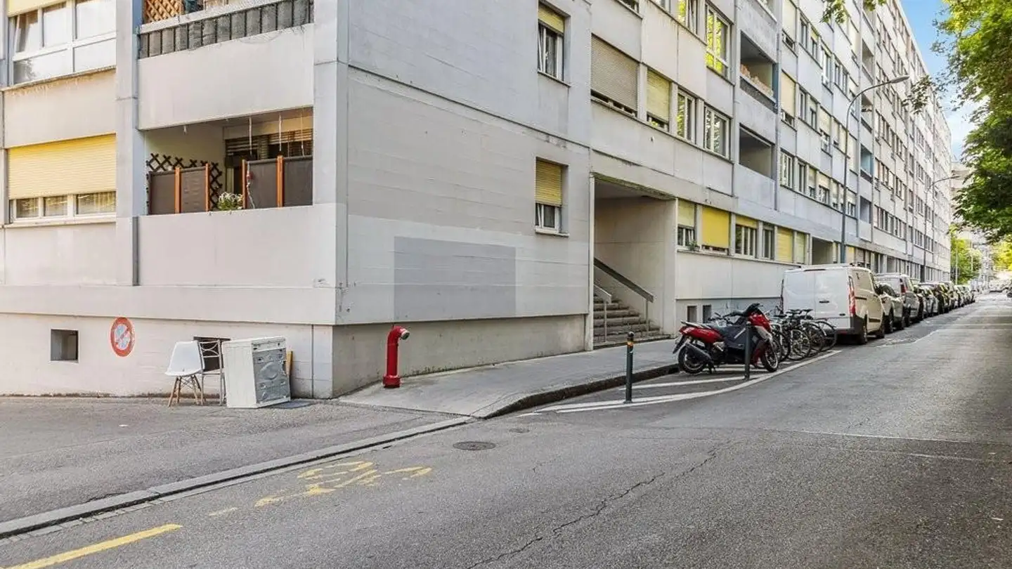 Outdoor parking space for rent - Rue Liotard 63, 1203 Genève