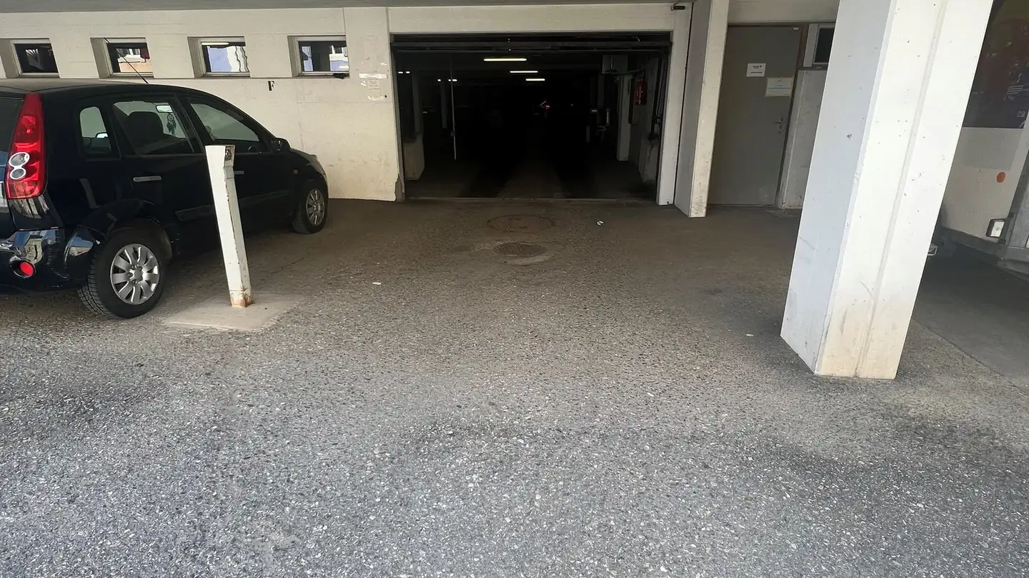 Place de parking extérieure à louer - Rue Du Nord 54, 2300 La Chaux-de-Fonds - Photo 3