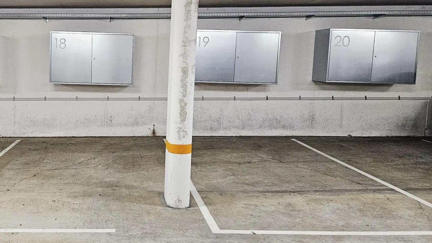 Garage singolo in affitto - Flossenmattweg, 6045 Meggen