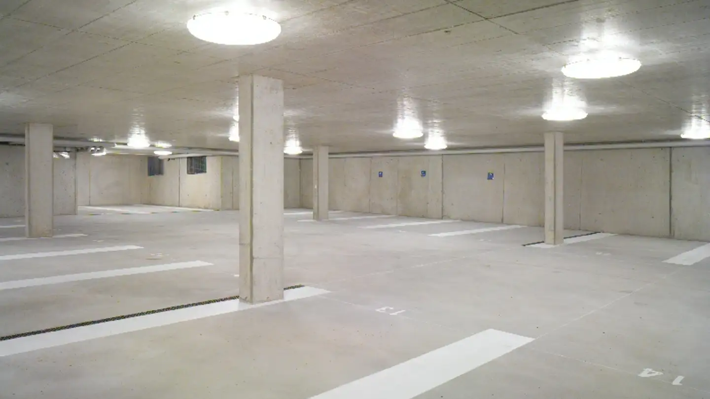 Place de parking intérieure pour moto à louer - Im Isisbüel 1, 8800 Thalwil
