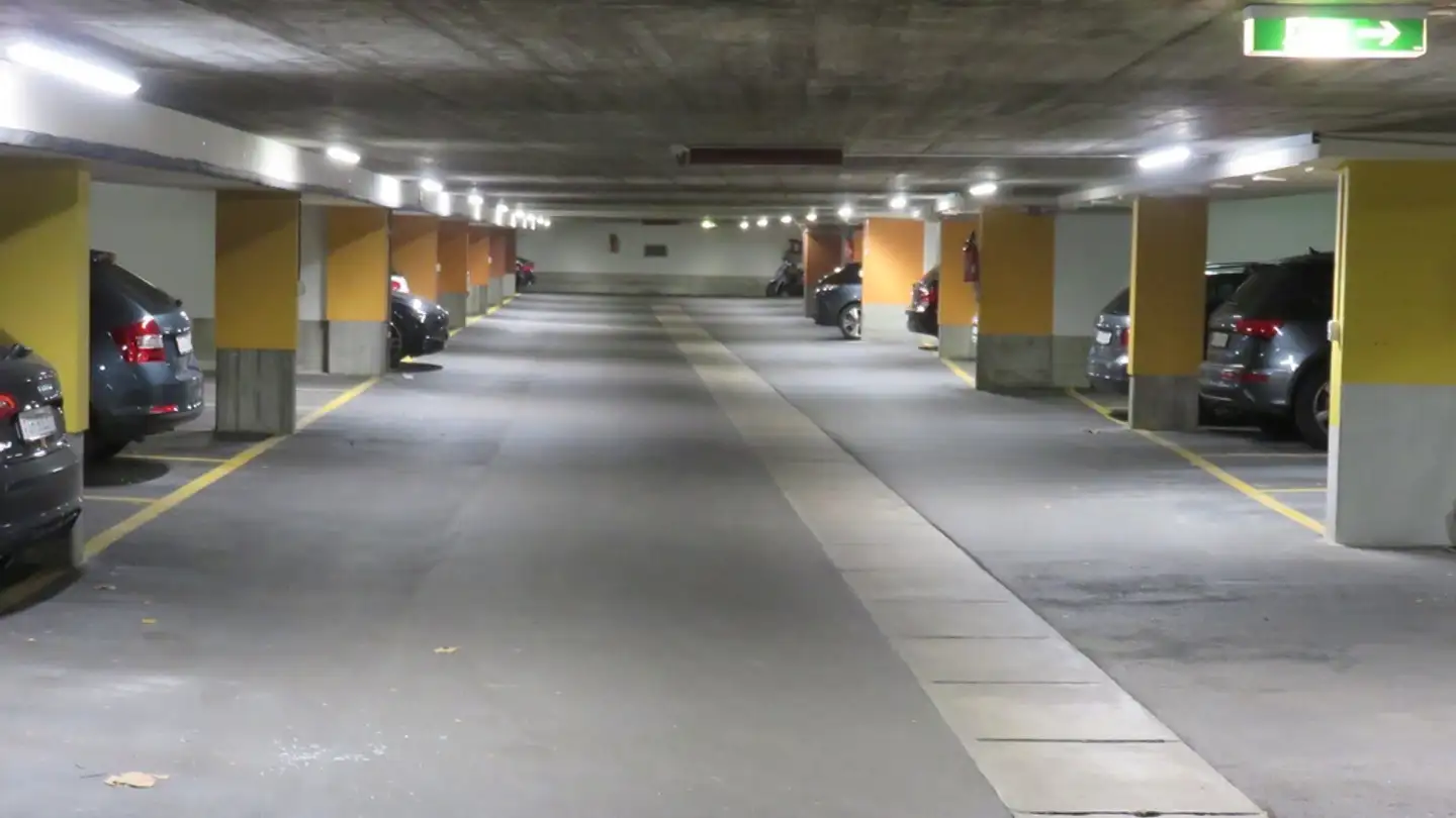 Place de parking intérieure pour moto à louer - Im Isisbüel 1, 8800 Thalwil - Photo 3