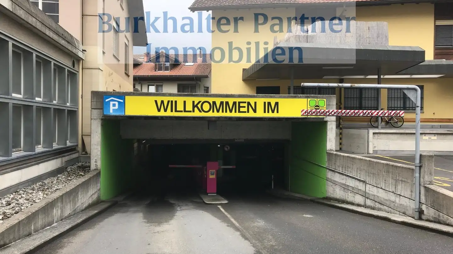 Tiefgaragenstellplatz mieten - Hauptstrasse 21, 3800 Unterseen