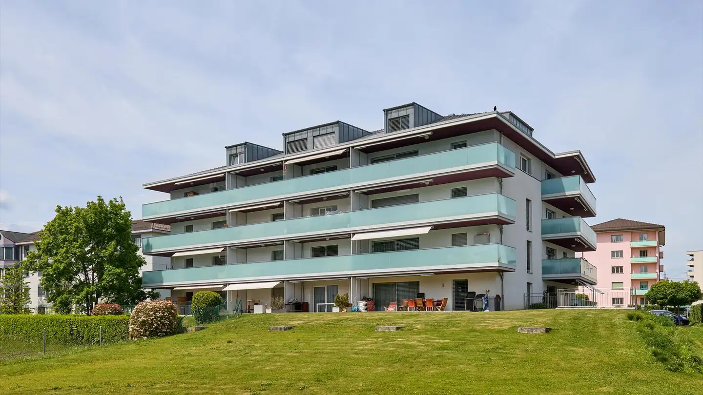 Outdoor parking space for rent - 1024 Ecublens VD