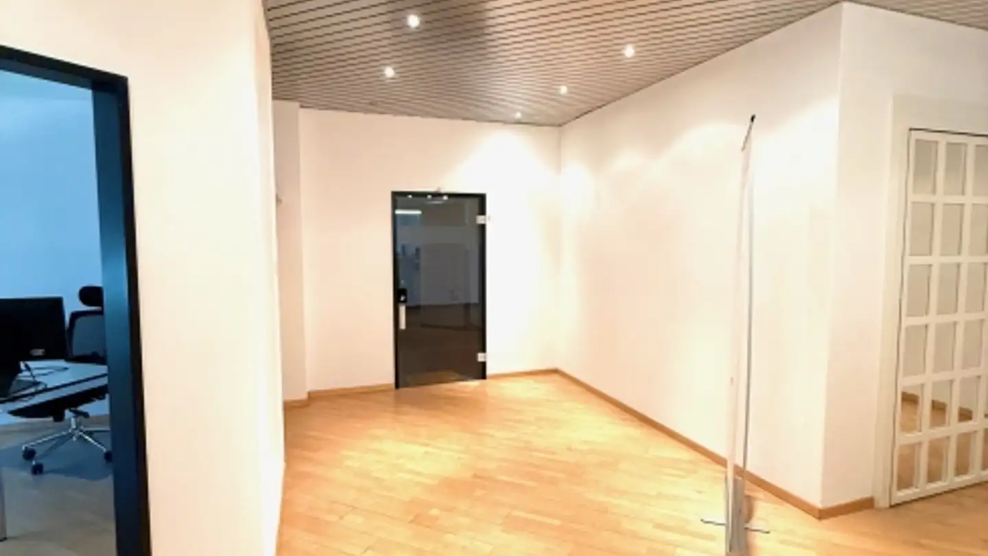 Office space for rent - Riedstrasse 1, 6330 Cham - Photo 4