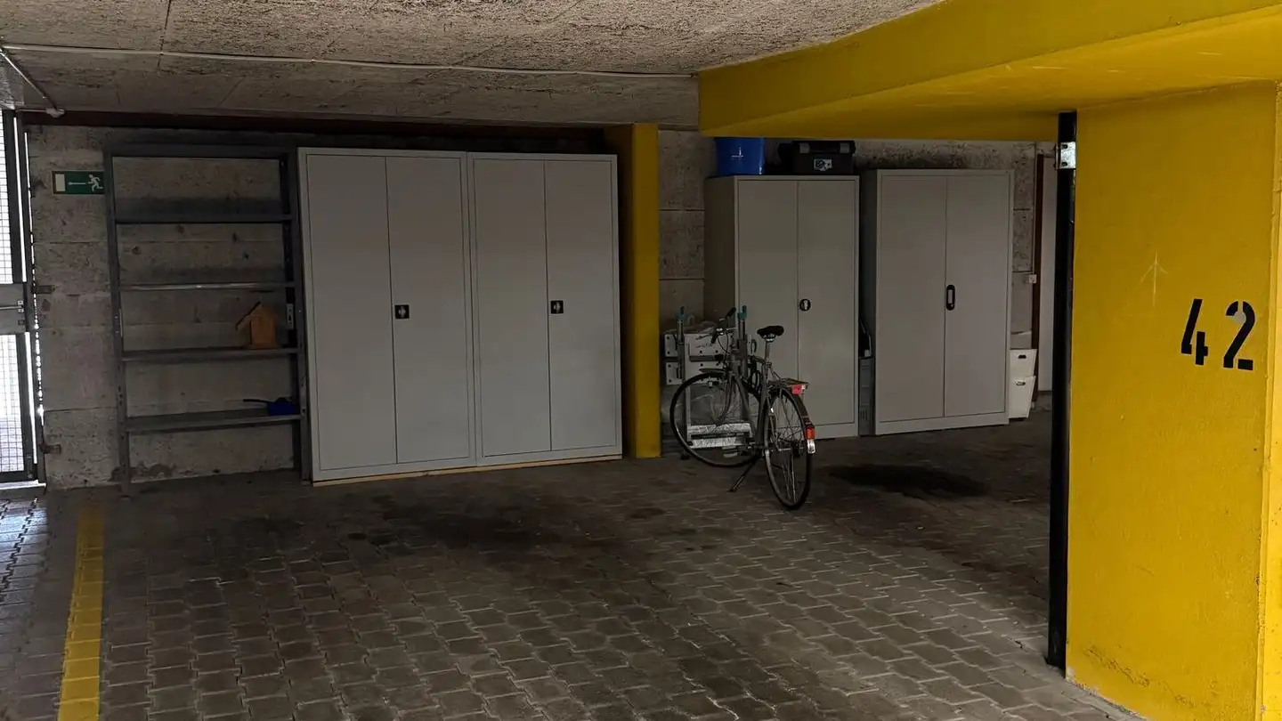 Tiefgaragenstellplatz mieten - Bruggstrasse 26, 8942 Oberrieden