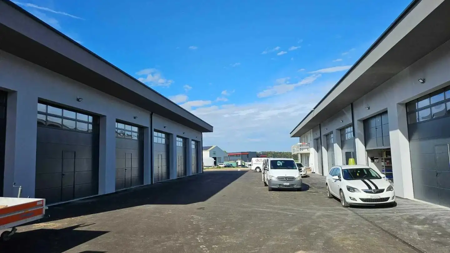 Commercial for rent - 1645 Le Bry