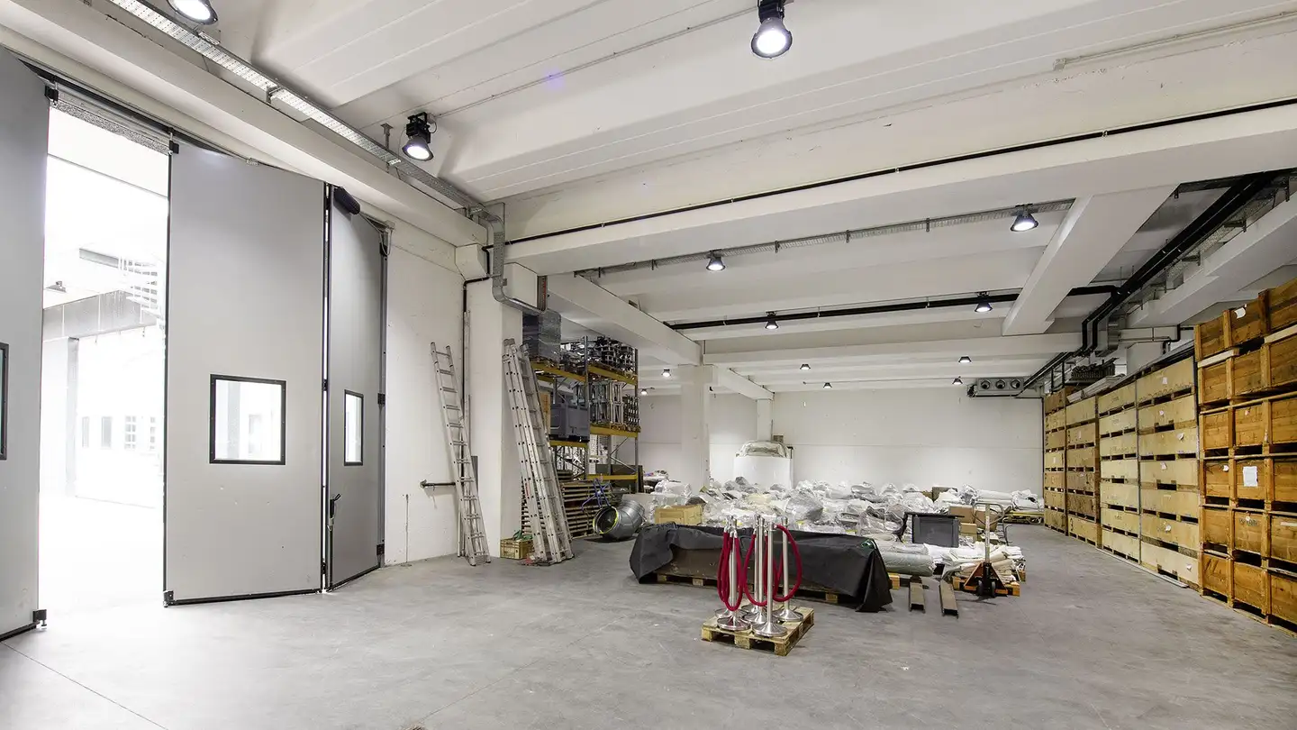 Spazio pubblicitario in affitto - Via San Gottardo 18, 6532 Castione - Photo 2