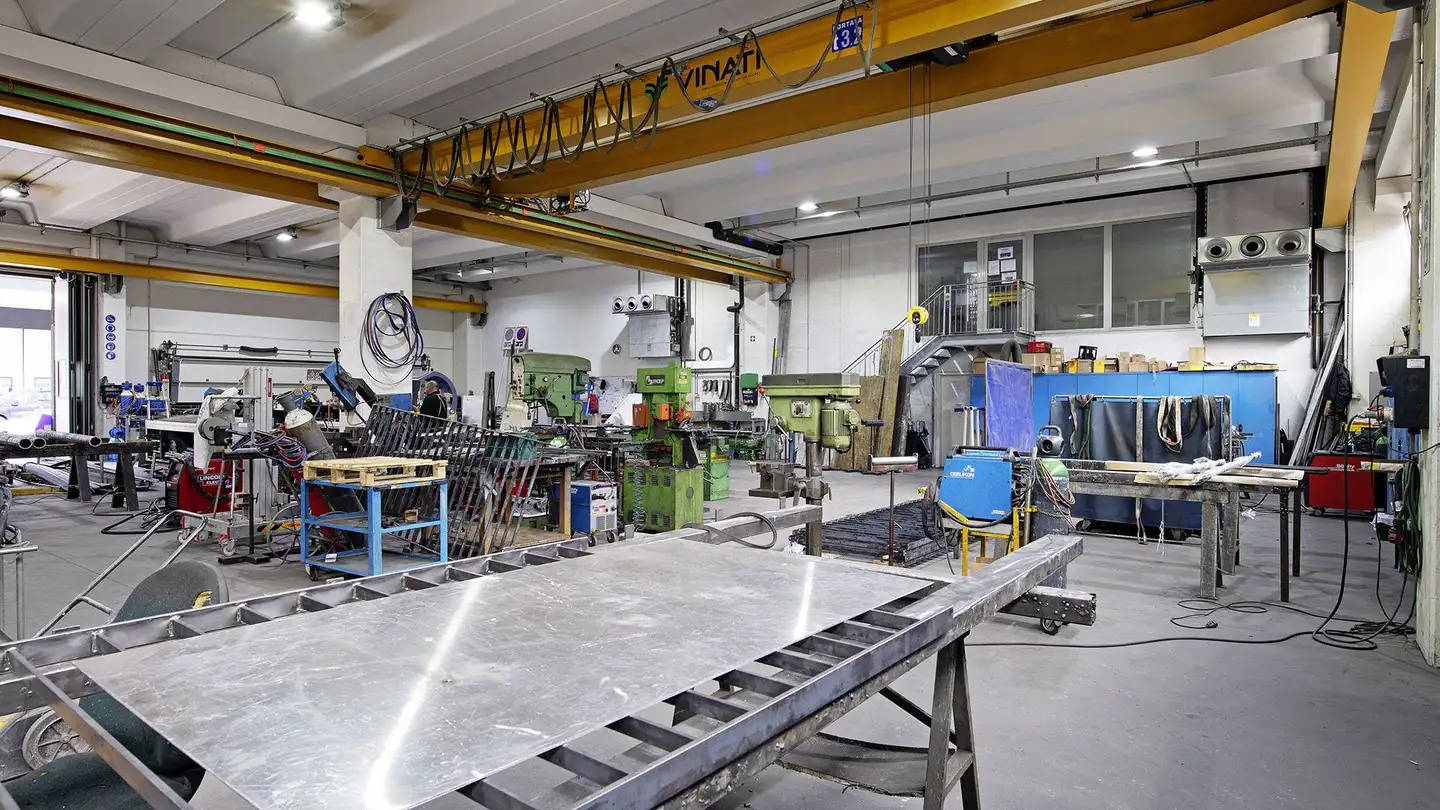 Spazio pubblicitario in affitto - Via San Gottardo 18, 6532 Castione - Photo 3