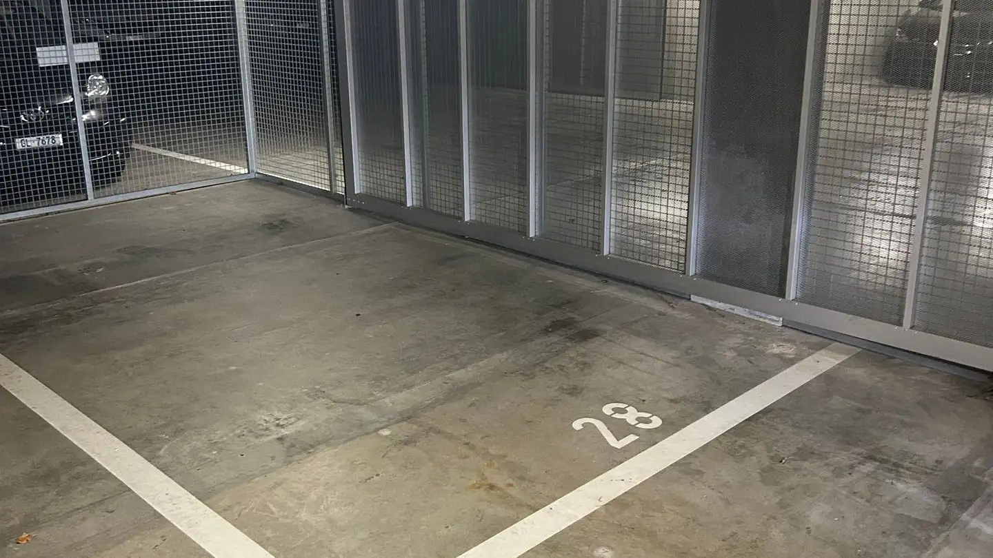 Parcheggio sotterraneo in affitto - Mühlenstrasse 5, 8753 Mollis