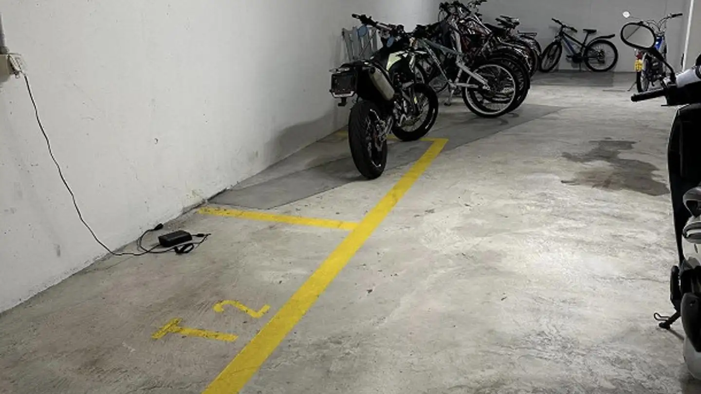 Parcheggio sotterraneo in affitto - Tumbelenstrasse 60, 8330 Pfäffikon ZH