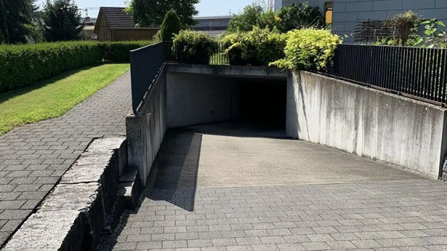 Tiefgaragenstellplatz mieten - Unterthurenstrasse 4, 8570 Weinfelden - Foto 2