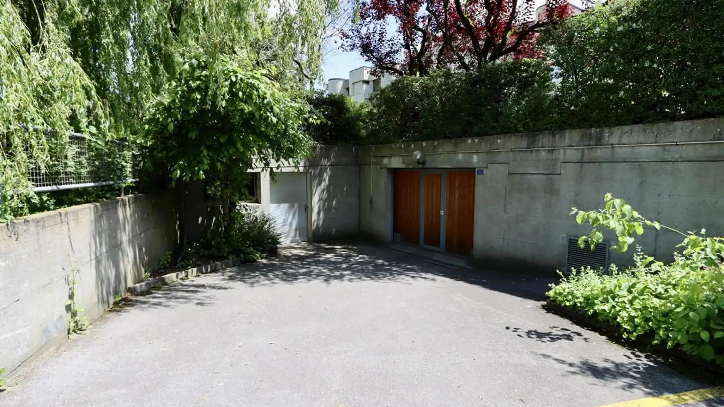 Tiefgaragenstellplatz mieten - Burgweg 1, 2563 Ipsach