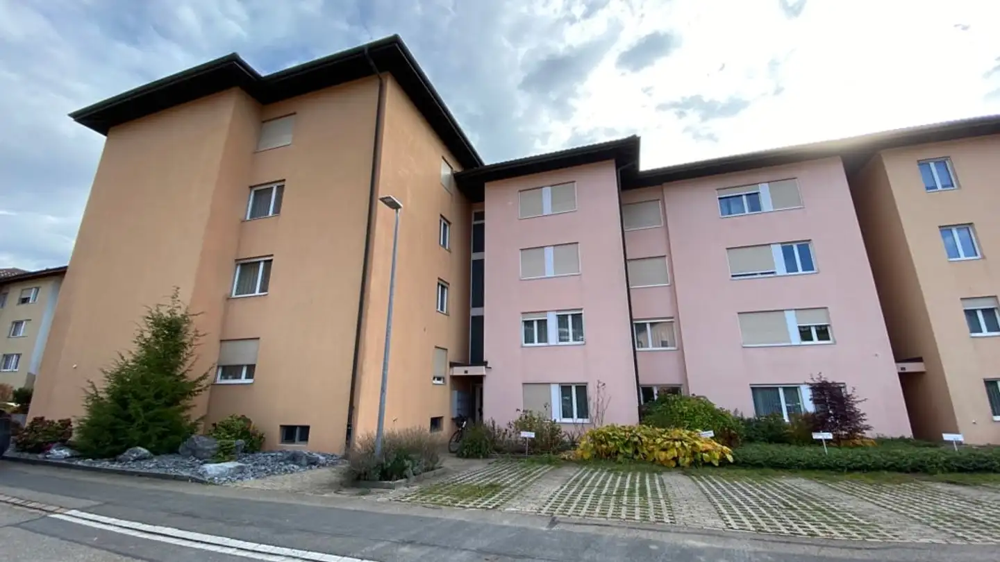 Outdoor parking space for rent - Hofacker 7, 8733 Eschenbach SG