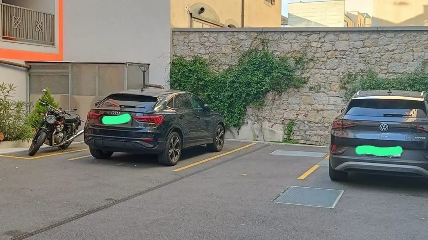 Place de parking extérieure à louer - Rue De Lausanne 27b, 1201 Genève - Photo 2