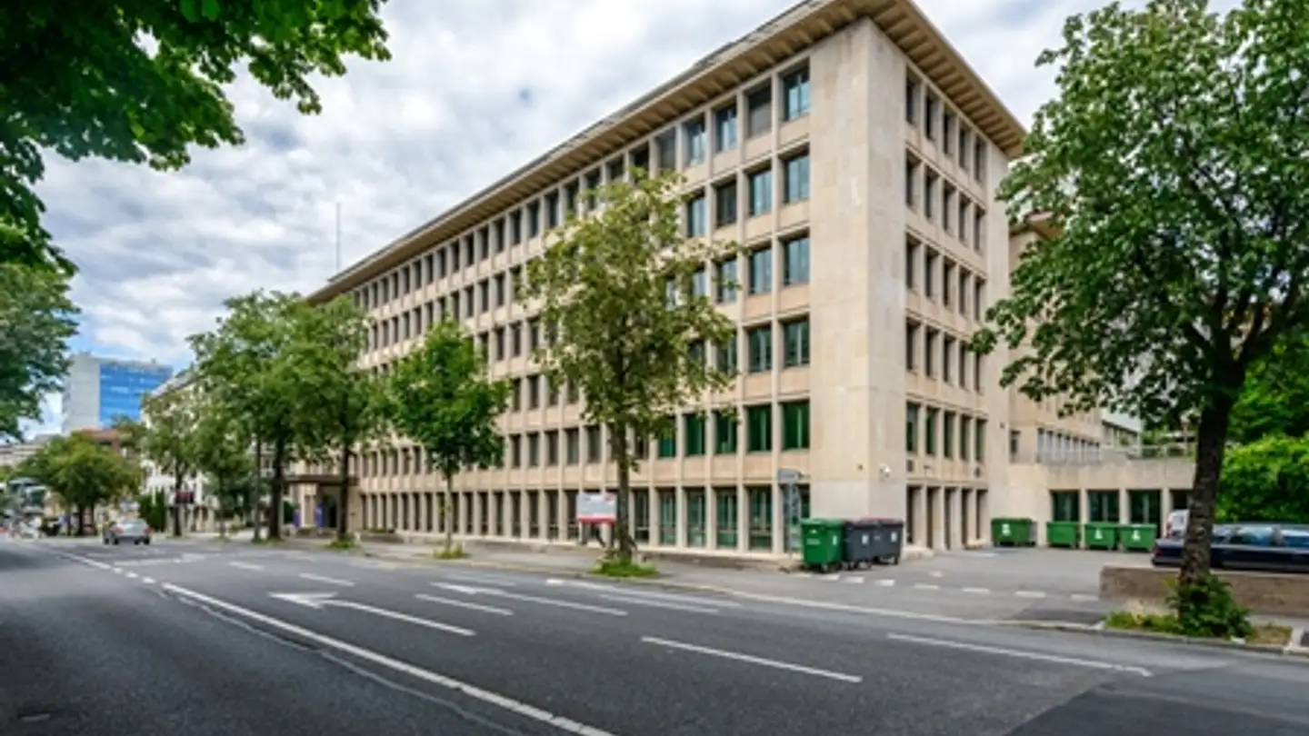 Überdachter Motorradparkplatz mieten - Avenue Gabriel-De-Rumine 13, 1005 Lausanne