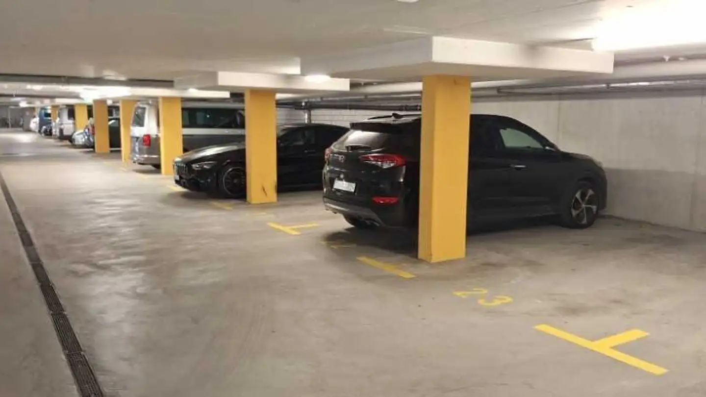Place de parking souterraine à louer - Neunbrunnenstrasse 151, 8050 Zürich - Photo 4