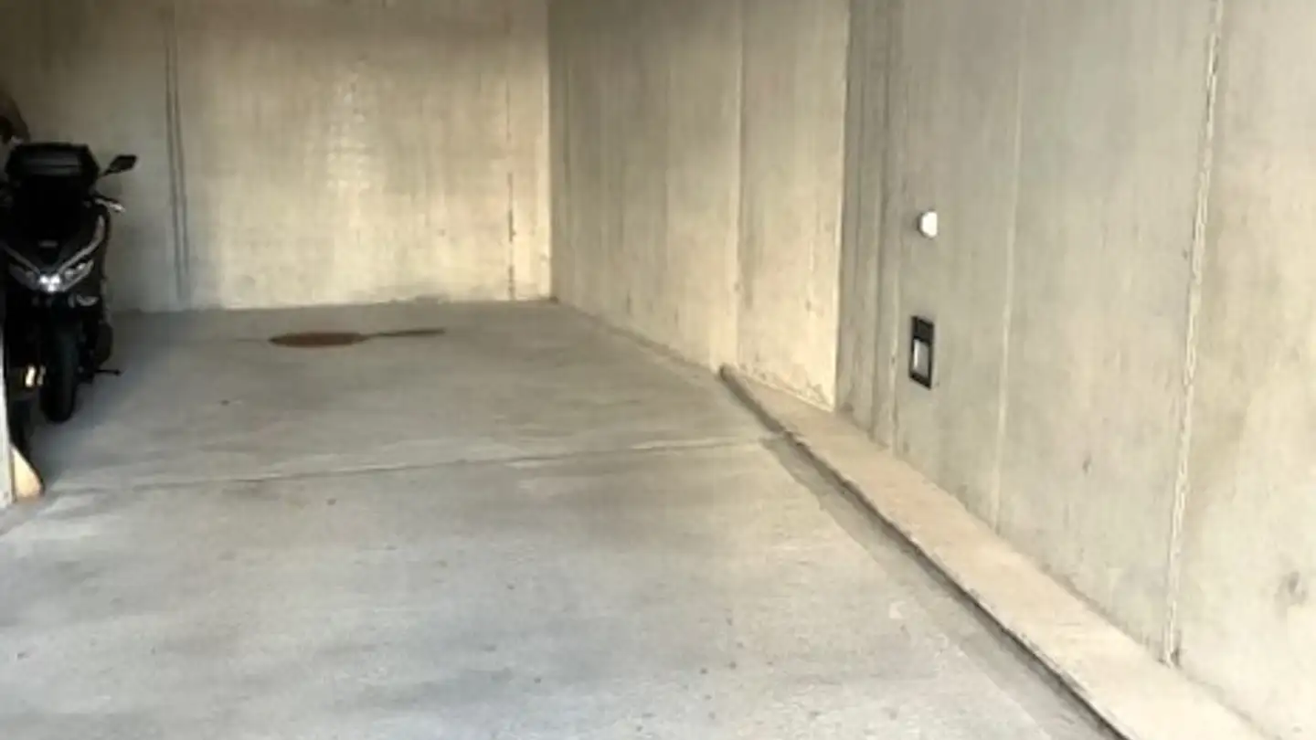 Überdachter Parkplatz mieten - Artherstrasse 127, 6317 Oberwil b. Zug