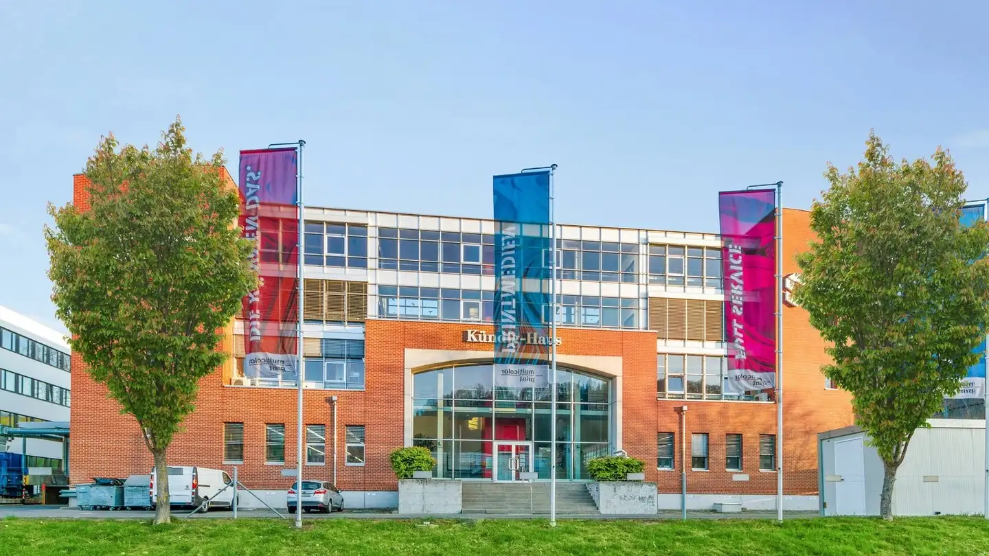 Department store for rent - Sihlbruggstrasse 105a, 6340 Baar