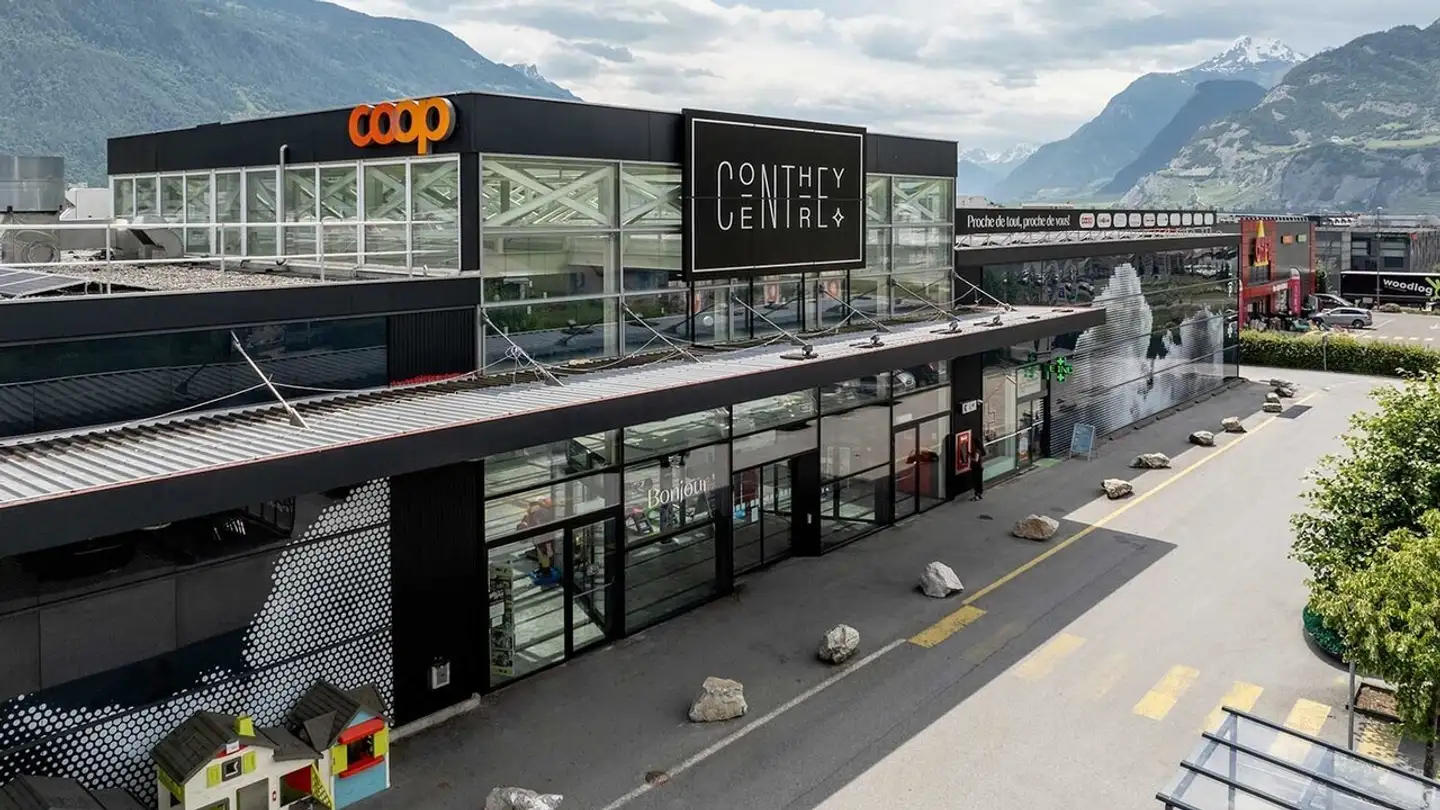 Grand magasin à louer - Route Cantonale 18, 1964 Conthey