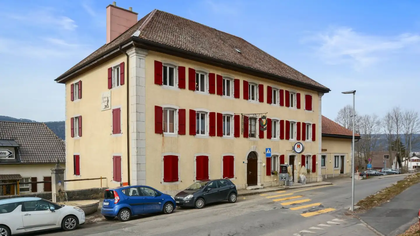 Restaurant for rent - Rue Léo-Châtelain, 2063 Fenin - Photo 2