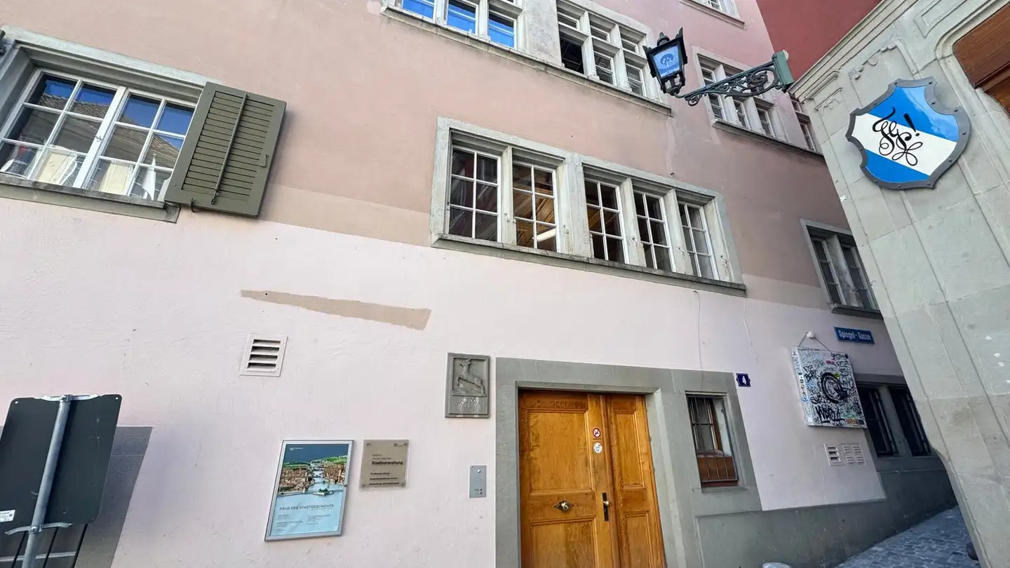 Attic flat for rent - Neumarkt 4, 8001 Zürich - Photo 2