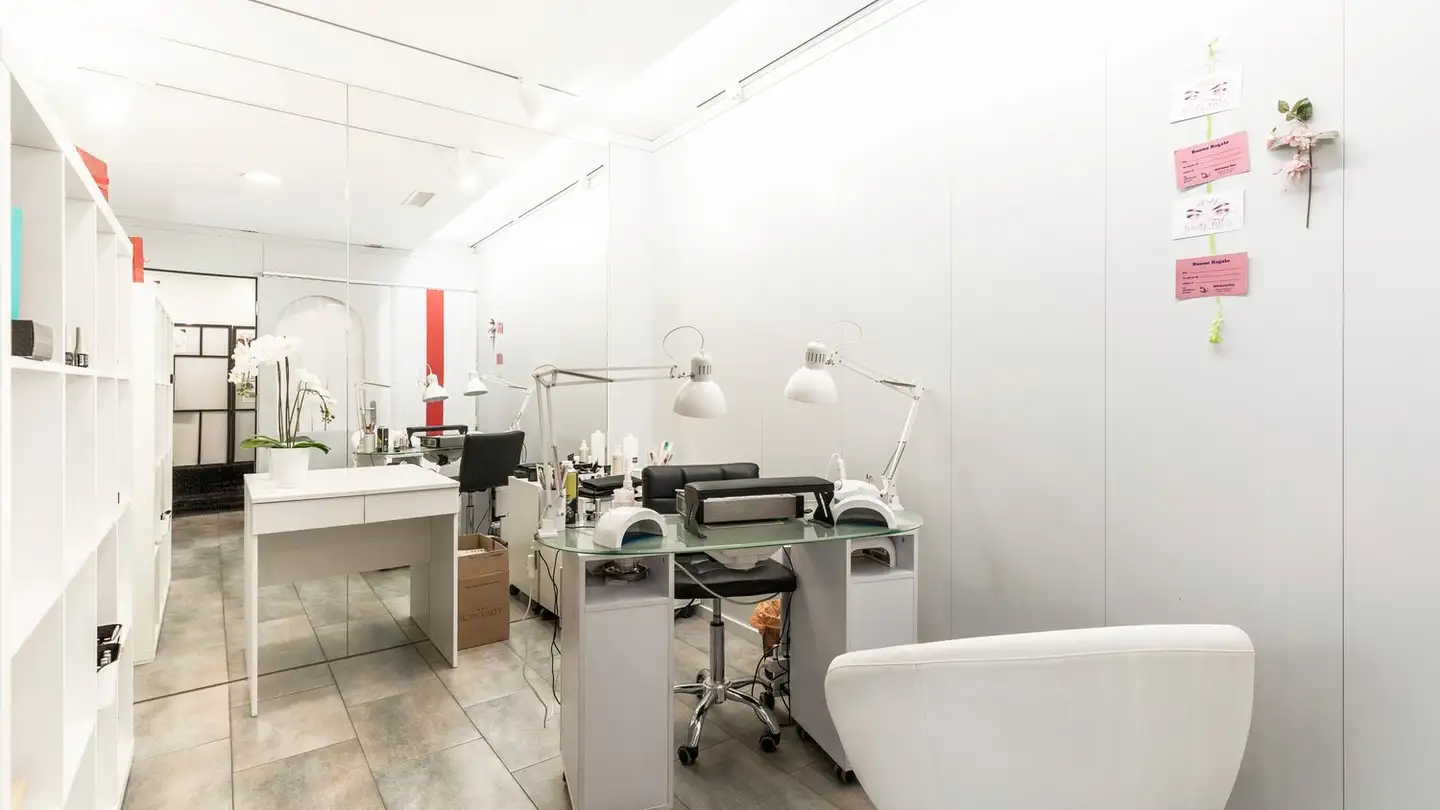 Shop for sale - 7500 St. Moritz - Photo 2