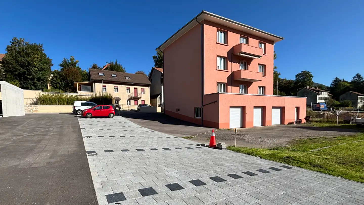 Outdoor parking space for rent - Rue Du Moulin 4c, 2732 Reconvilier