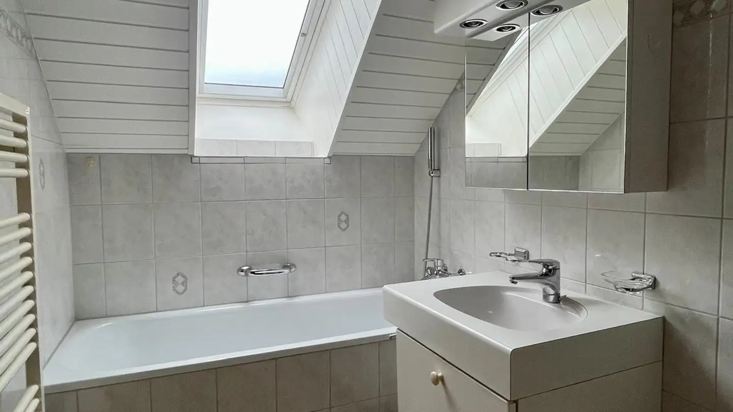 Dachgeschosswohnung mieten - Laufenstrasse 41, 4246 Wahlen b. Laufen - Foto 3