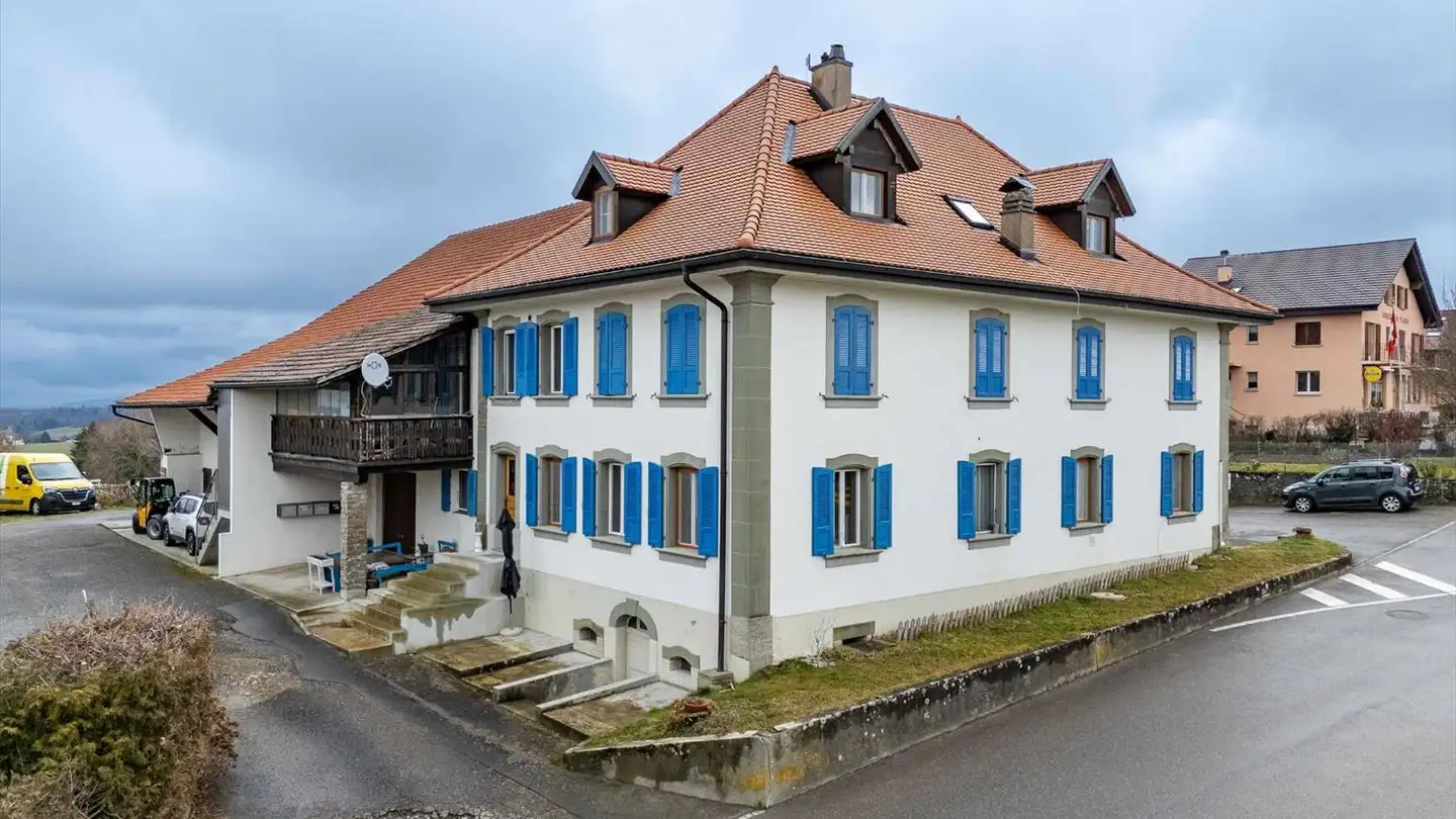 Residential building for sale - 1680 Berlens