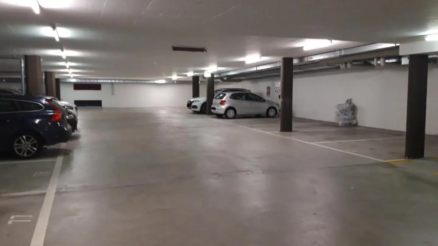 Überdachter Motorradparkplatz mieten - Katzenbachstrasse 221, 8052 Zürich