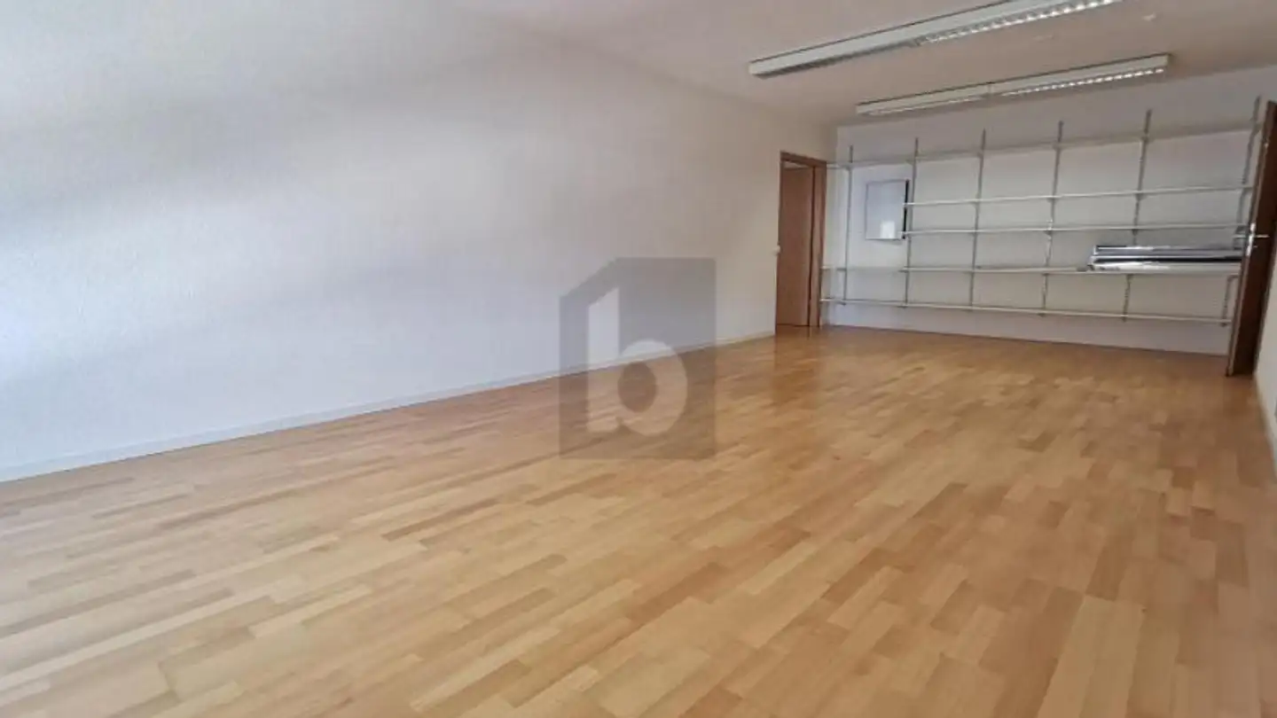 Bürofläche mieten - 4222 Zwingen