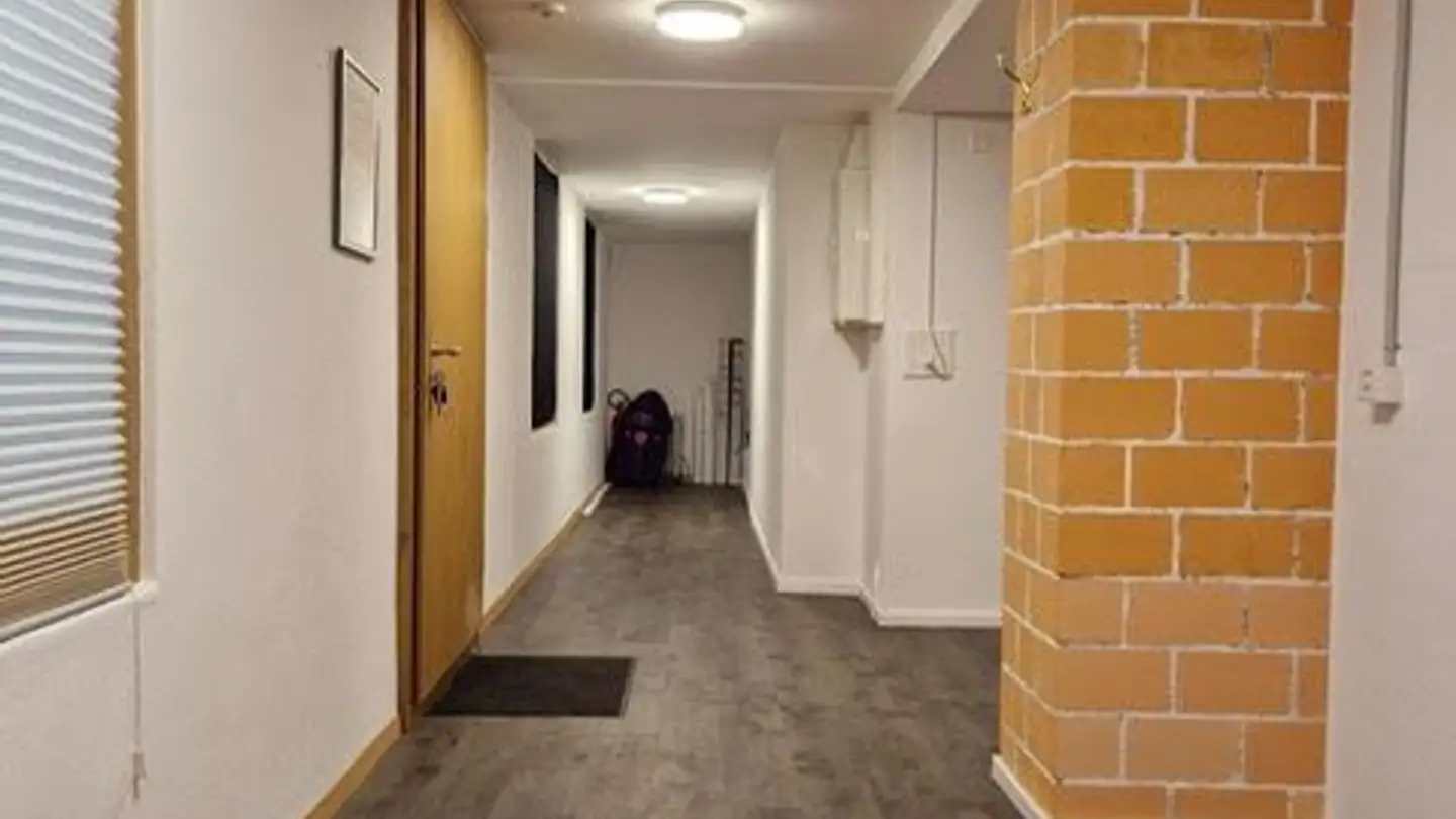 Commercial à louer - Hauptstrasse 2, 6313 Menzingen